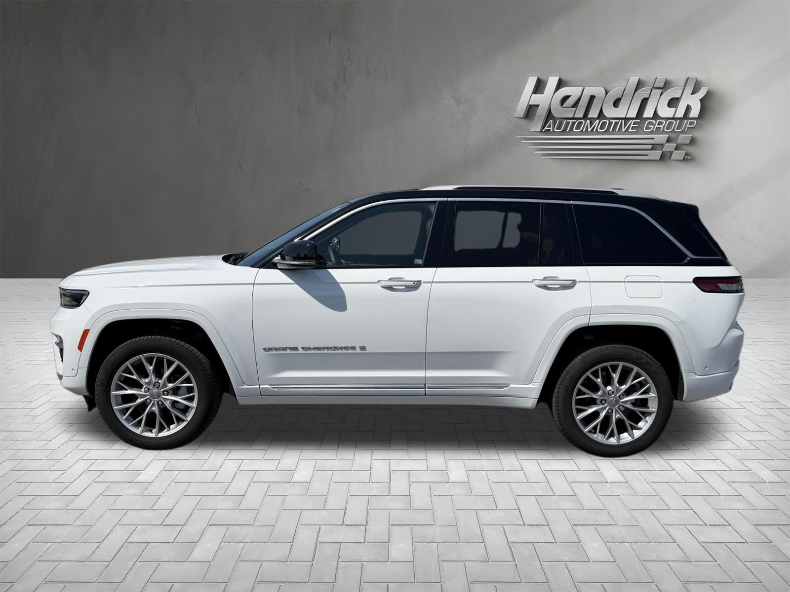 Used 2023 Jeep Grand Cherokee Summit w/ Adv Protech Group IV RWD image 7