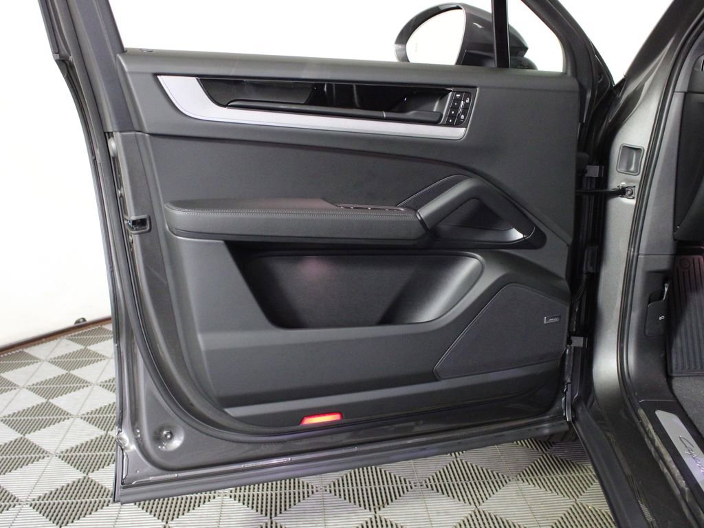 Certified 2026 Porsche Cayenne Coupe image 15