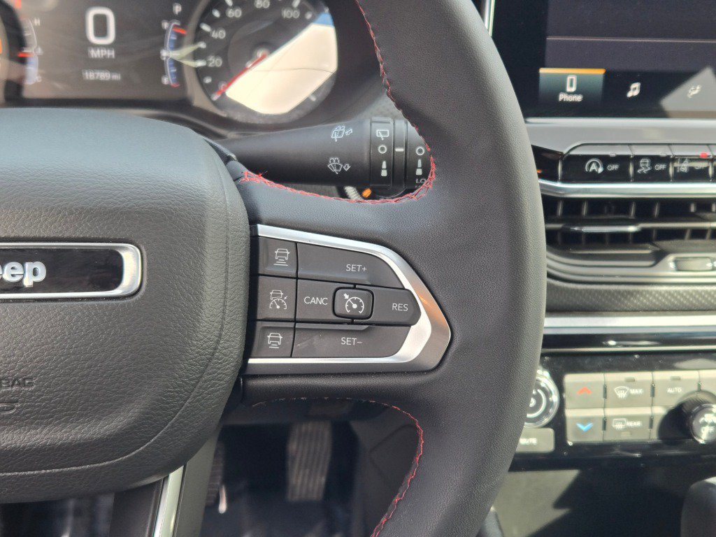 Used 2025 Jeep Compass Trailhawk AWD/4WD image 30