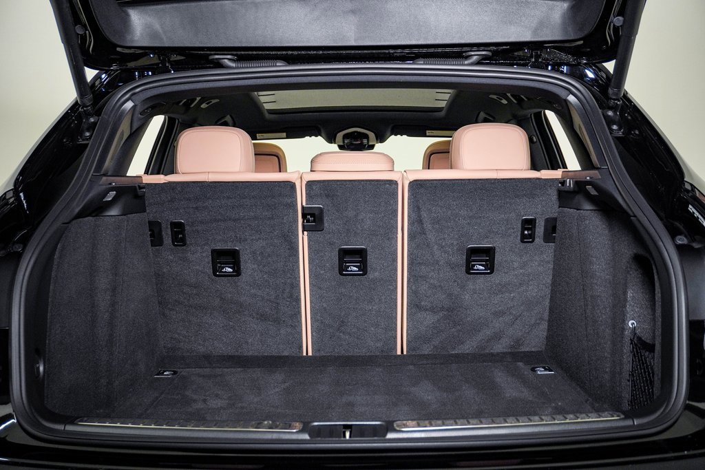 Certified 2025 Porsche Macan image 28