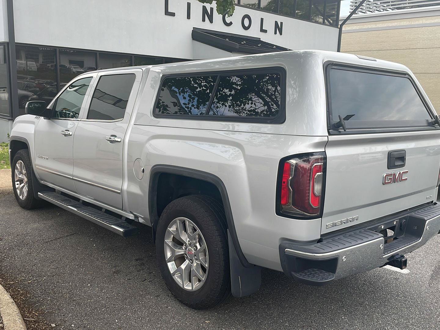 Used 2018 GMC Sierra 1500 SLT w/ SLT Premium Package AWD/4WD image 2