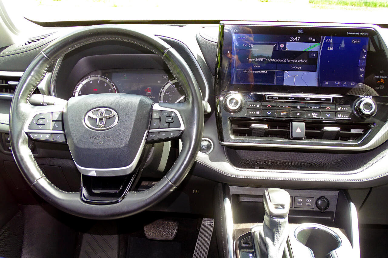 Used 2022 Toyota Highlander Platinum image 25