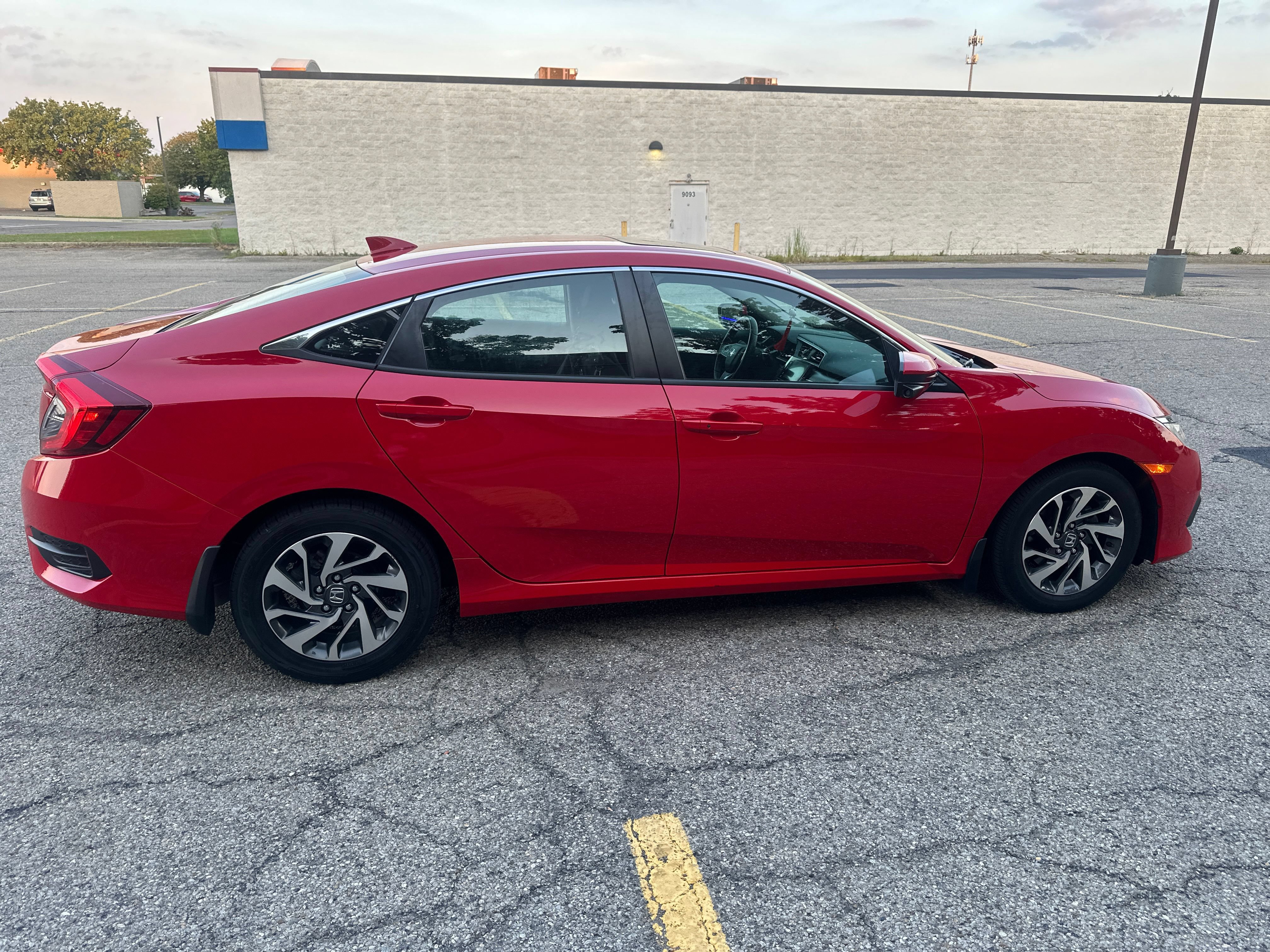 Used 2018 Honda Civic EX image 11