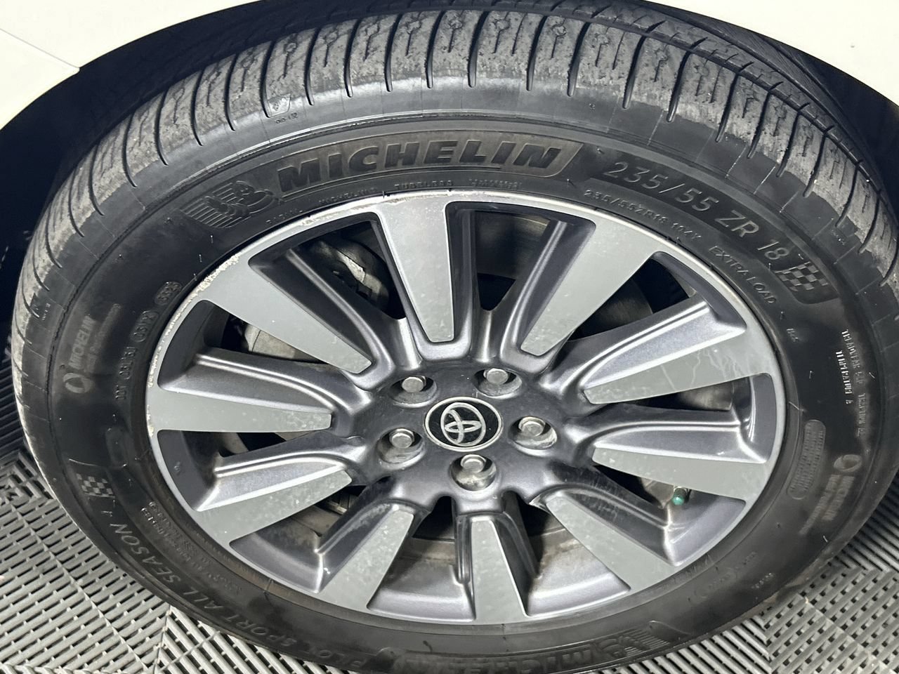 Used 2020 Toyota Sienna Limited Premium w/ Carpet Mat Package FWD image 10