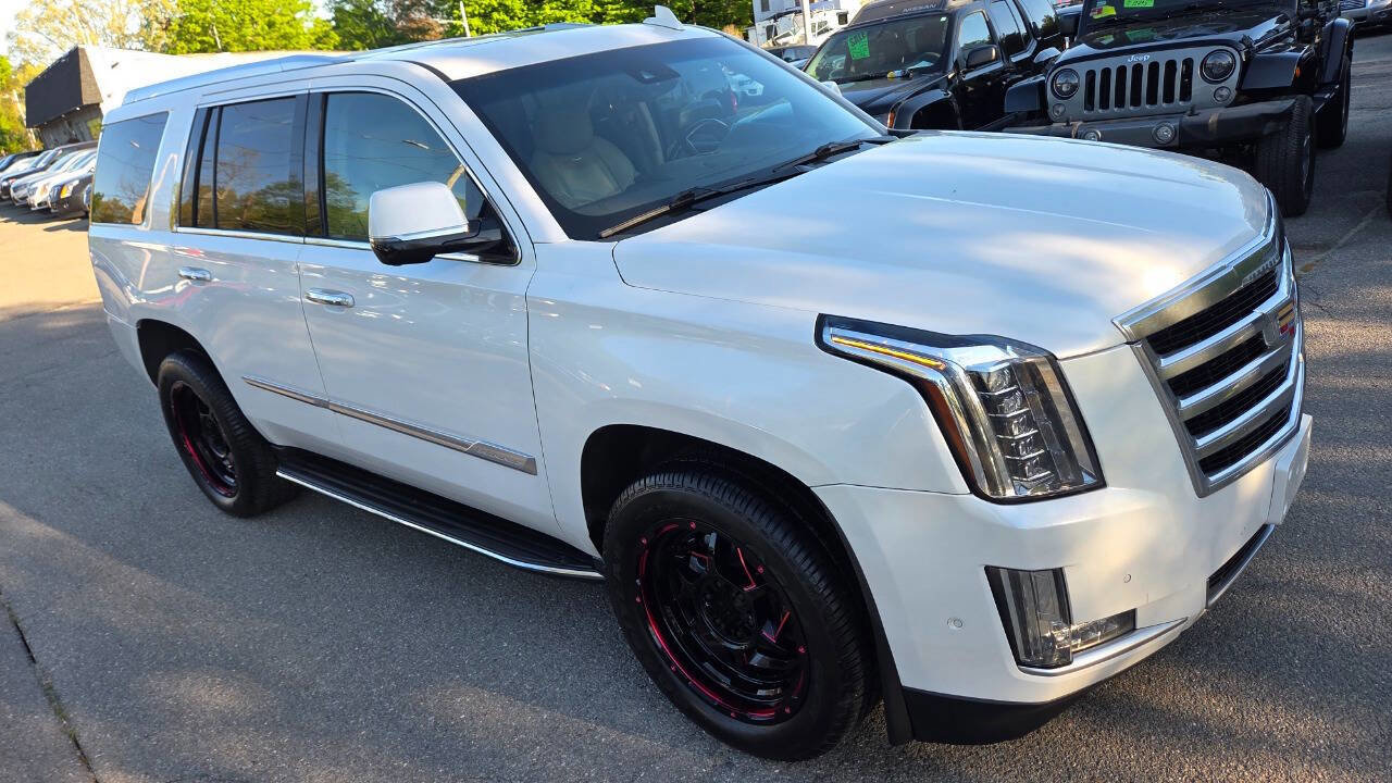 Used 2017 Cadillac Escalade Luxury AWD/4WD image 23