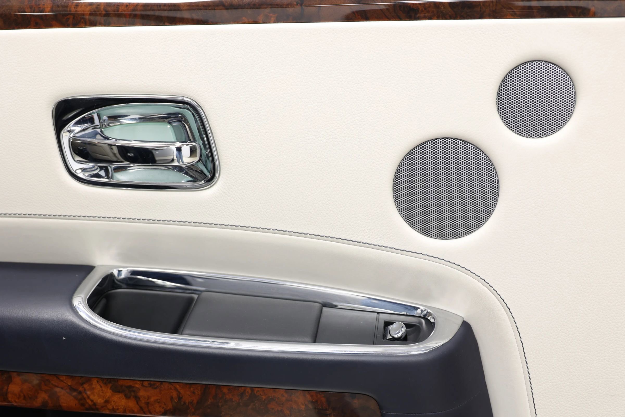 Used 2015 Rolls-Royce Ghost image 50