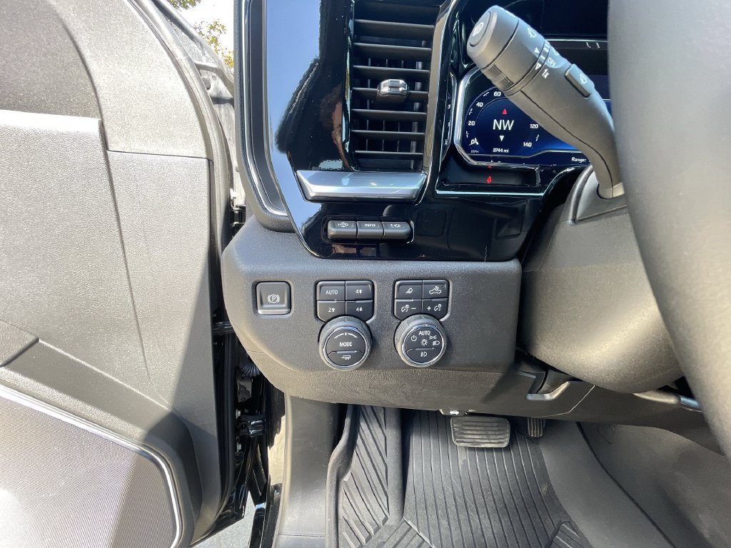 Certified 2025 Chevrolet Silverado 2500 High Country w/ High Country Premium Package AWD/4WD image 17