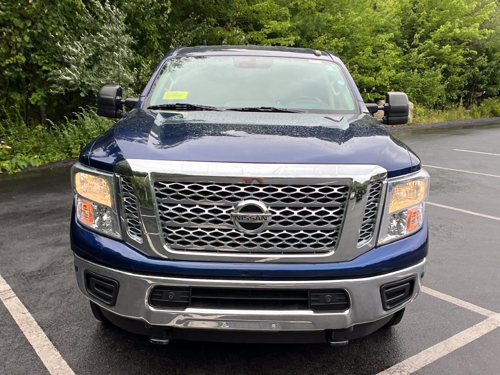 Used 2018 Nissan Titan SV w/ SV Convenience Package AWD/4WD image 8