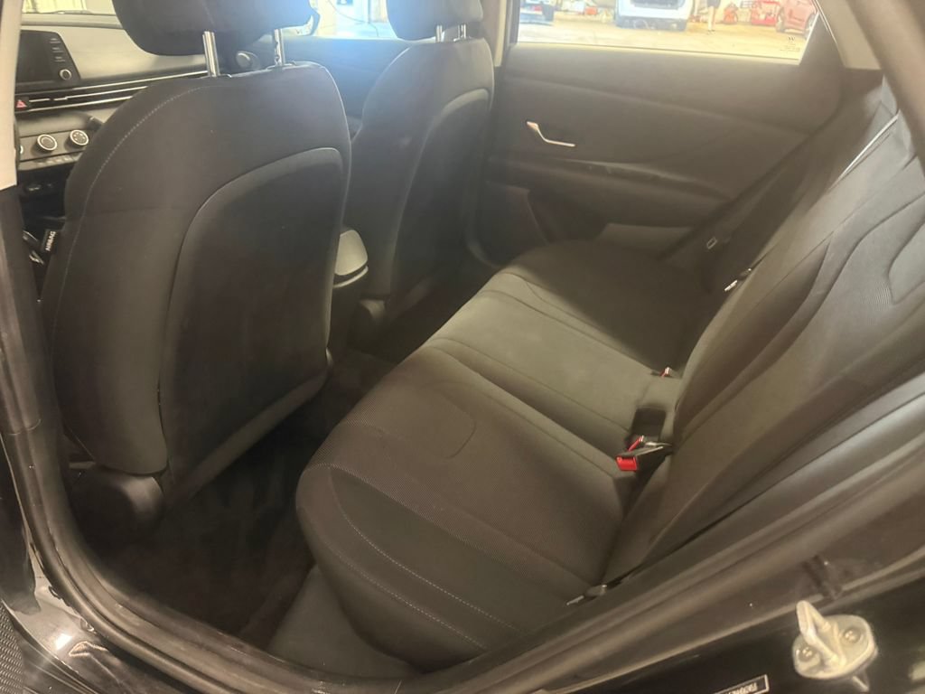 Used 2022 Hyundai Elantra SE FWD image 23