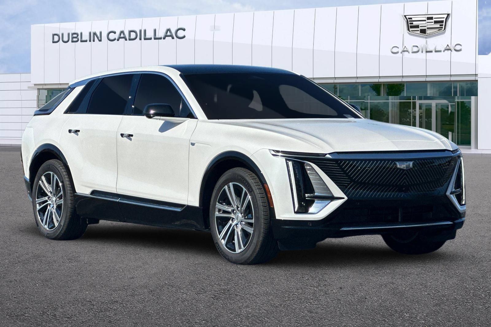 Used 2025 Cadillac Lyriq Luxury AWD/4WD image 2