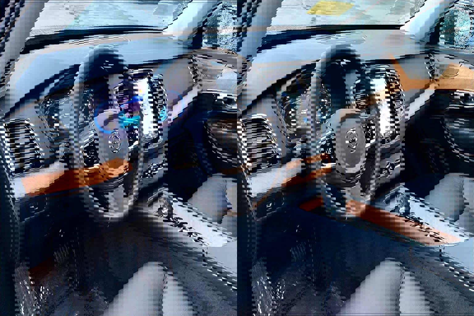 Certified 2024 Volvo XC90 B6 Plus w/ Protection Package Premier image 16