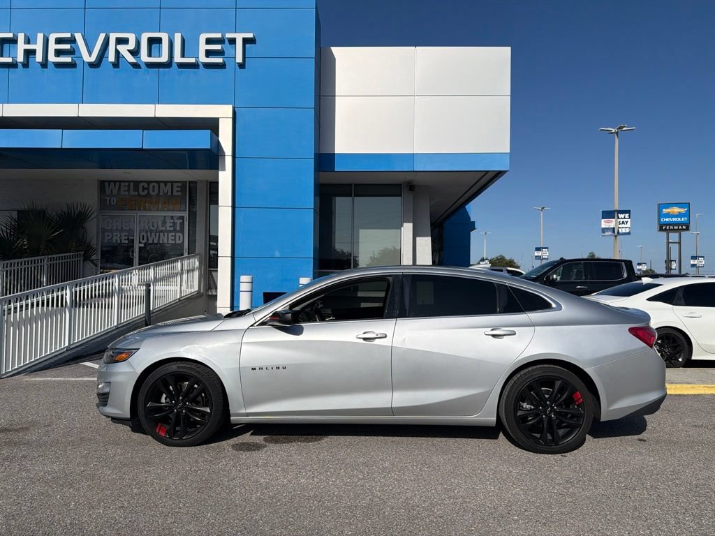 Used 2022 Chevrolet Malibu LT w/ Leather Package FWD image 3