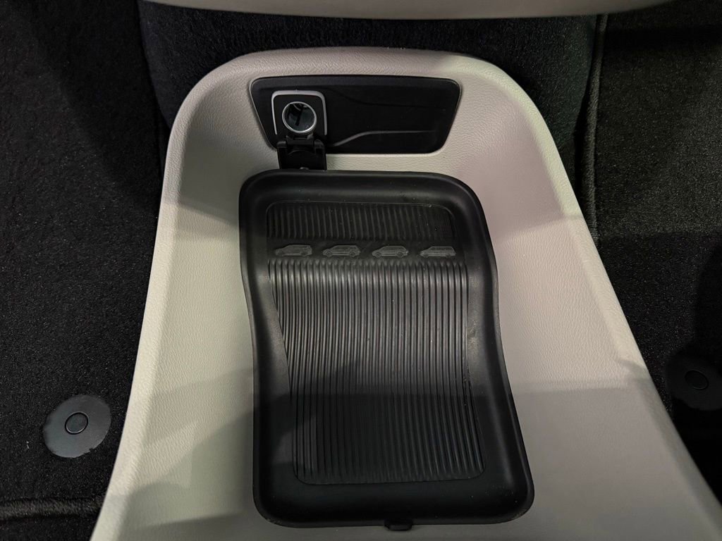 Used 2024 Chrysler Pacifica Touring-L image 34