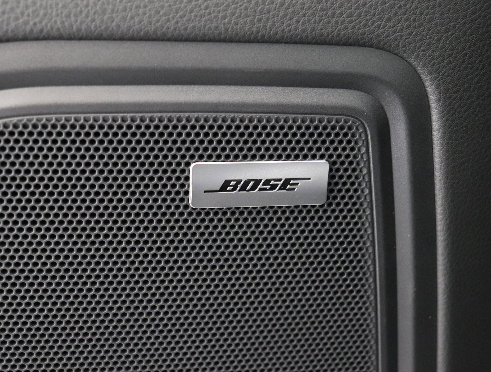 Used 2025 Porsche Macan image 27