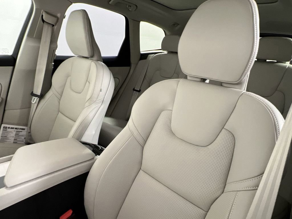 New 2026 Volvo XC60 B5 Ultra w/ Climate Package image 12