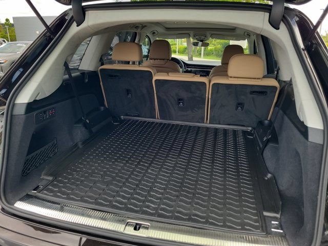 Certified 2025 Audi Q7 3.0T Prestige AWD/4WD image 8
