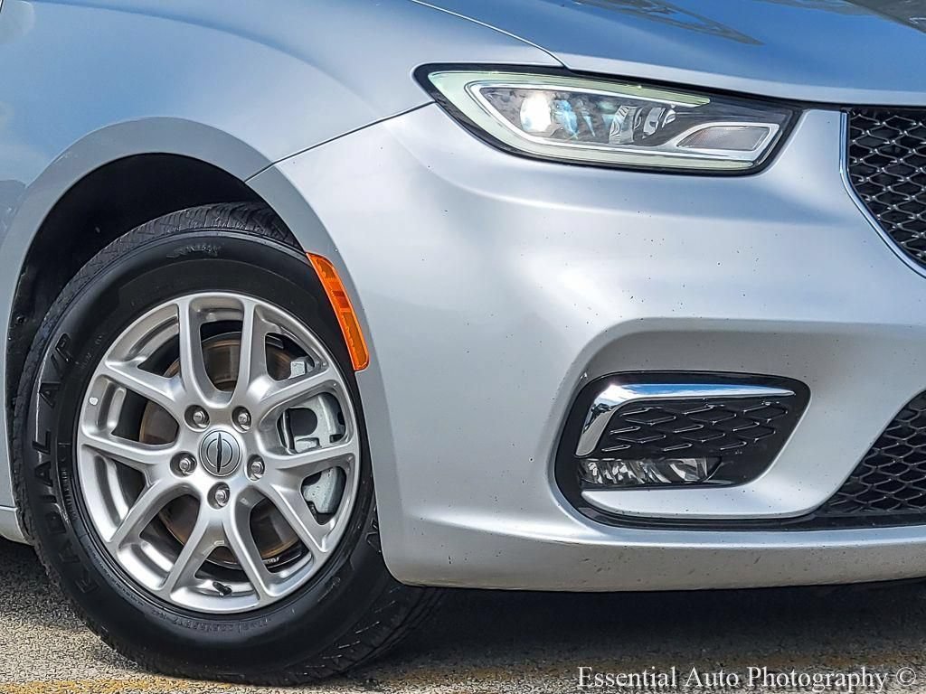 Certified 2023 Chrysler Pacifica Touring-L FWD image 5