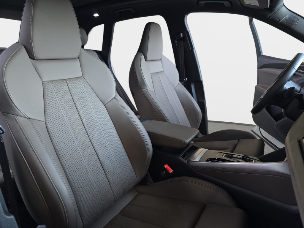 Certified 2025 Audi Q5 Premium Plus w/ Premium Plus AWD/4WD image 12