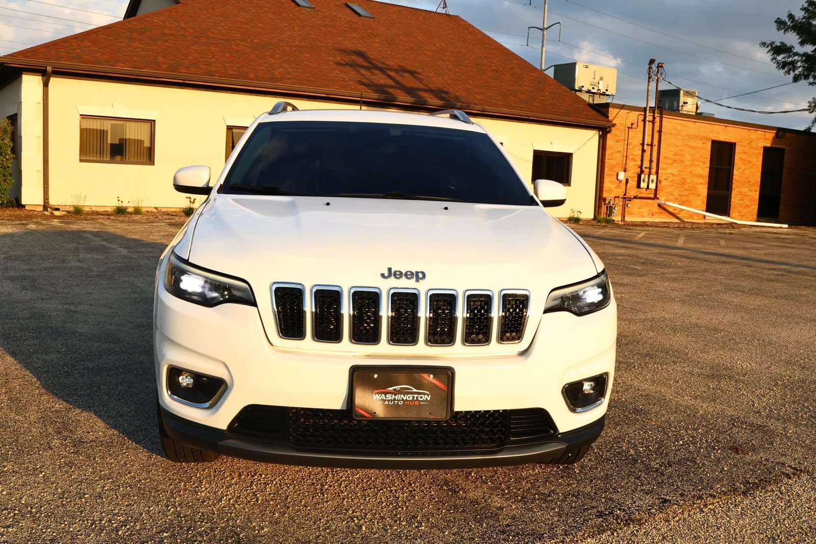 Used 2019 Jeep Cherokee Limited AWD/4WD image 2