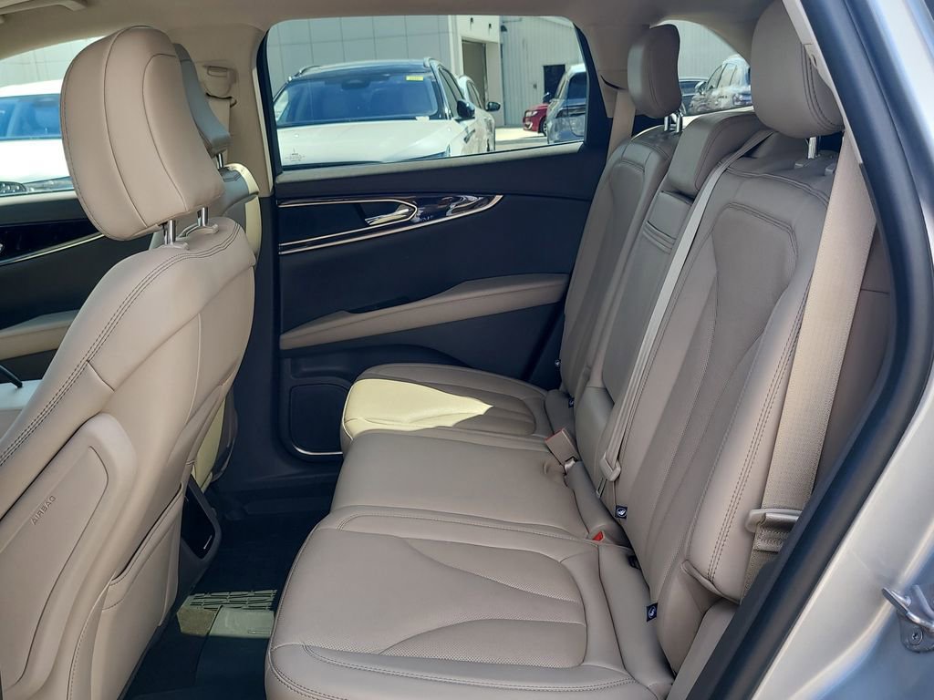 Used 2023 Lincoln Nautilus Reserve image 11
