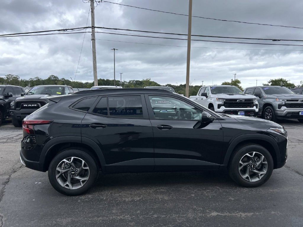 Used 2024 Chevrolet Trax LT w/ Driver Confidence Package FWD image 6