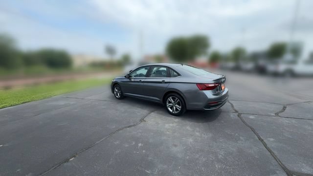 Used 2024 Volkswagen Jetta SE FWD image 6