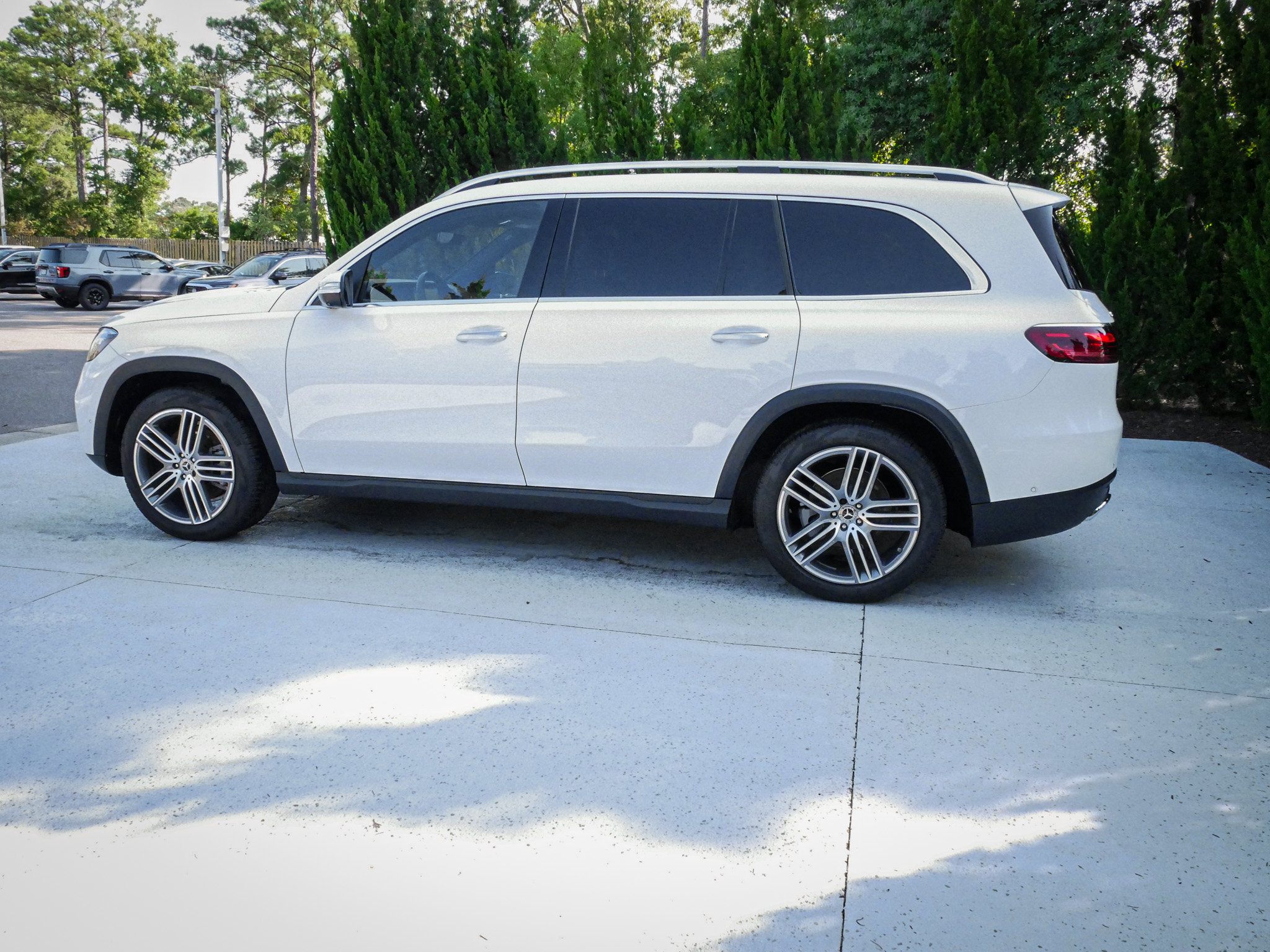 Used 2025 Mercedes-Benz GLS 450 4MATIC image 10