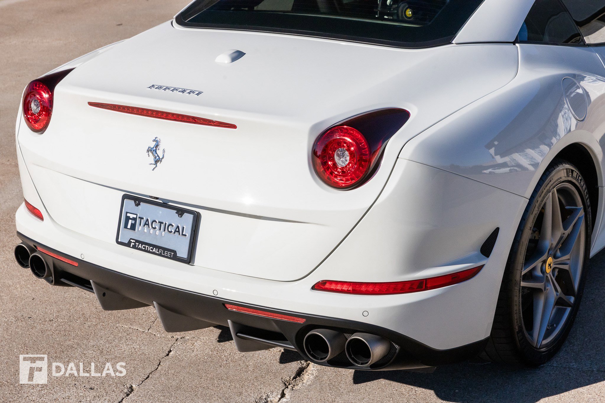 Used 2015 Ferrari California T image 16