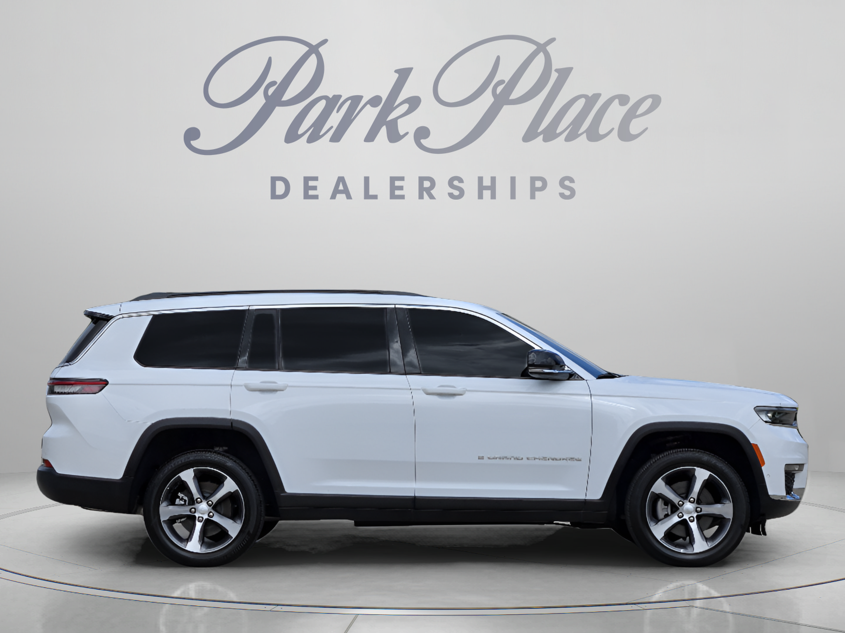 Used 2025 Jeep Grand Cherokee L Limited w/ Luxury Tech Group II AWD/4WD image 6