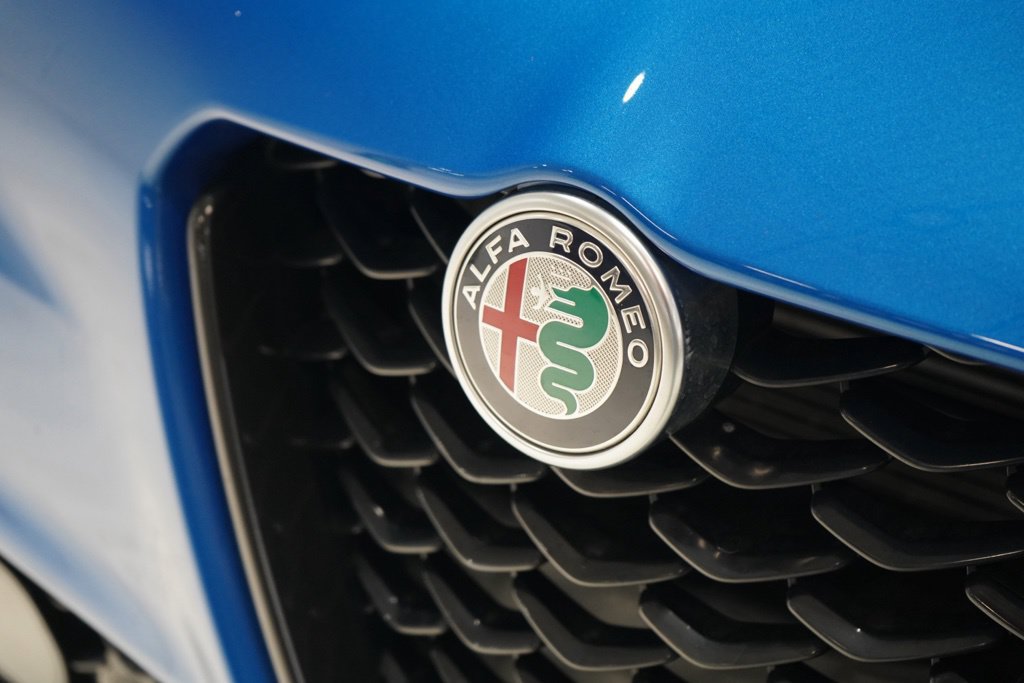 Used 2024 Alfa Romeo Giulia Veloce AWD/4WD image 9