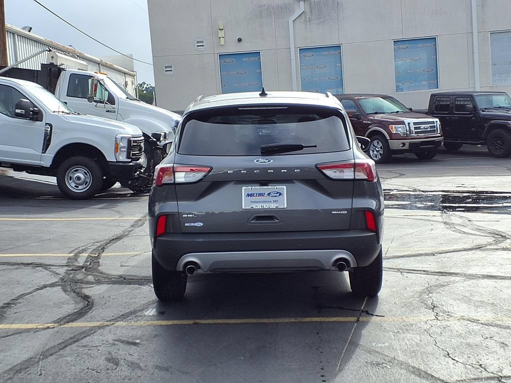 Certified 2022 Ford Escape SEL w/ Technology Package AWD/4WD image 4