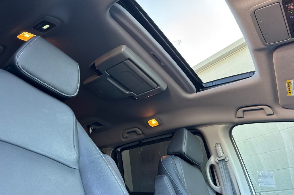 Certified 2024 Honda Odyssey Touring image 22