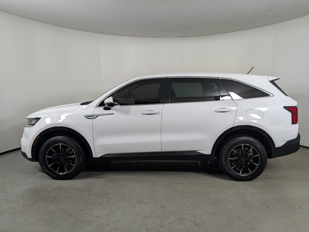 Used 2022 Kia Sorento LX image 4