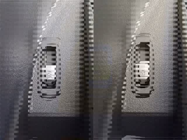 Used 2025 Mercedes-Benz GLC 300 4MATIC image 86