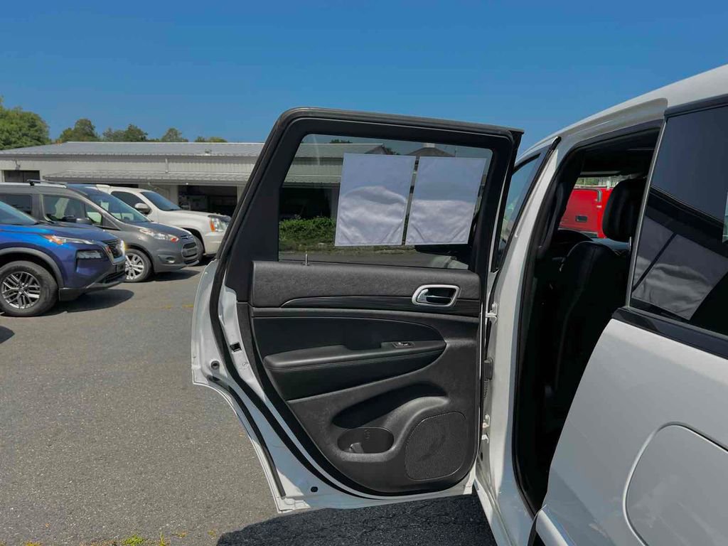Used 2020 Jeep Grand Cherokee Altitude image 16