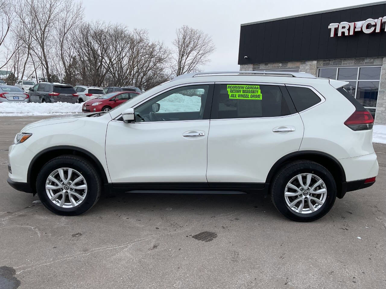 Used 2018 Nissan Rogue SV w/ Premium Package image 3
