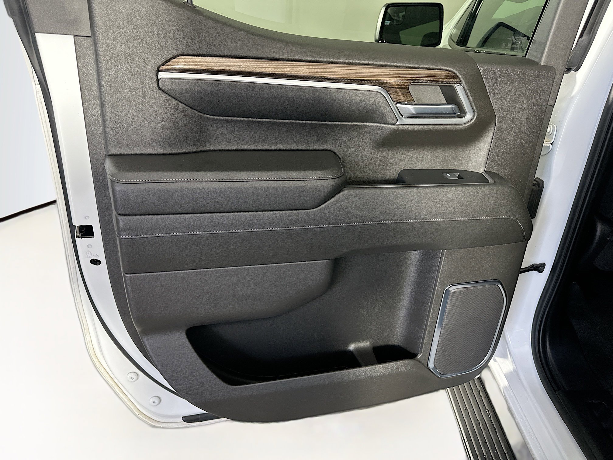 Used 2024 Chevrolet Silverado 1500 LT image 25