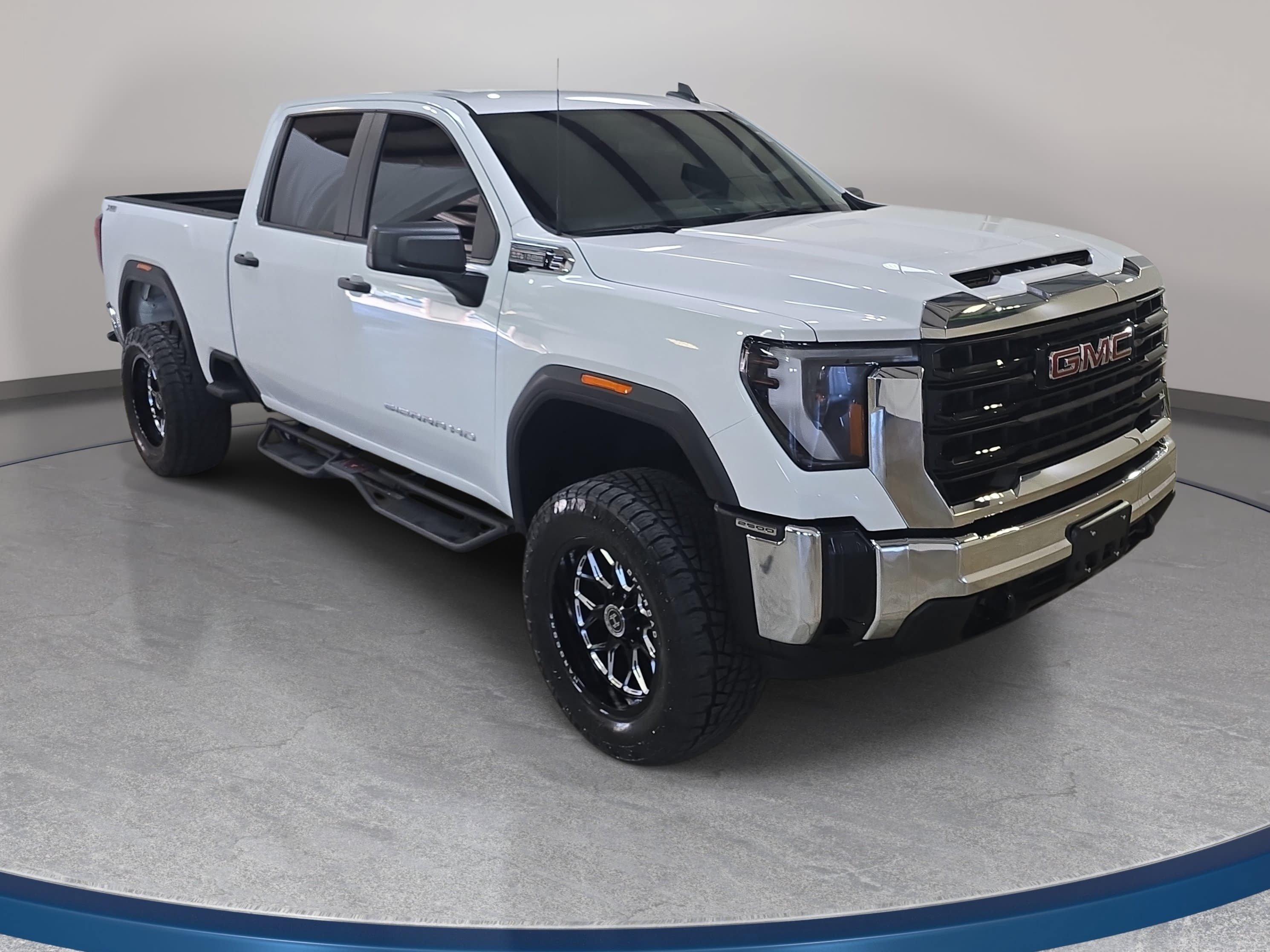 Used 2024 GMC Sierra 2500 Pro w/ Convenience Package AWD/4WD image 4