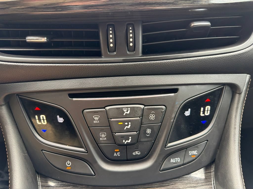 Used 2016 Buick Envision Premium AWD/4WD image 27