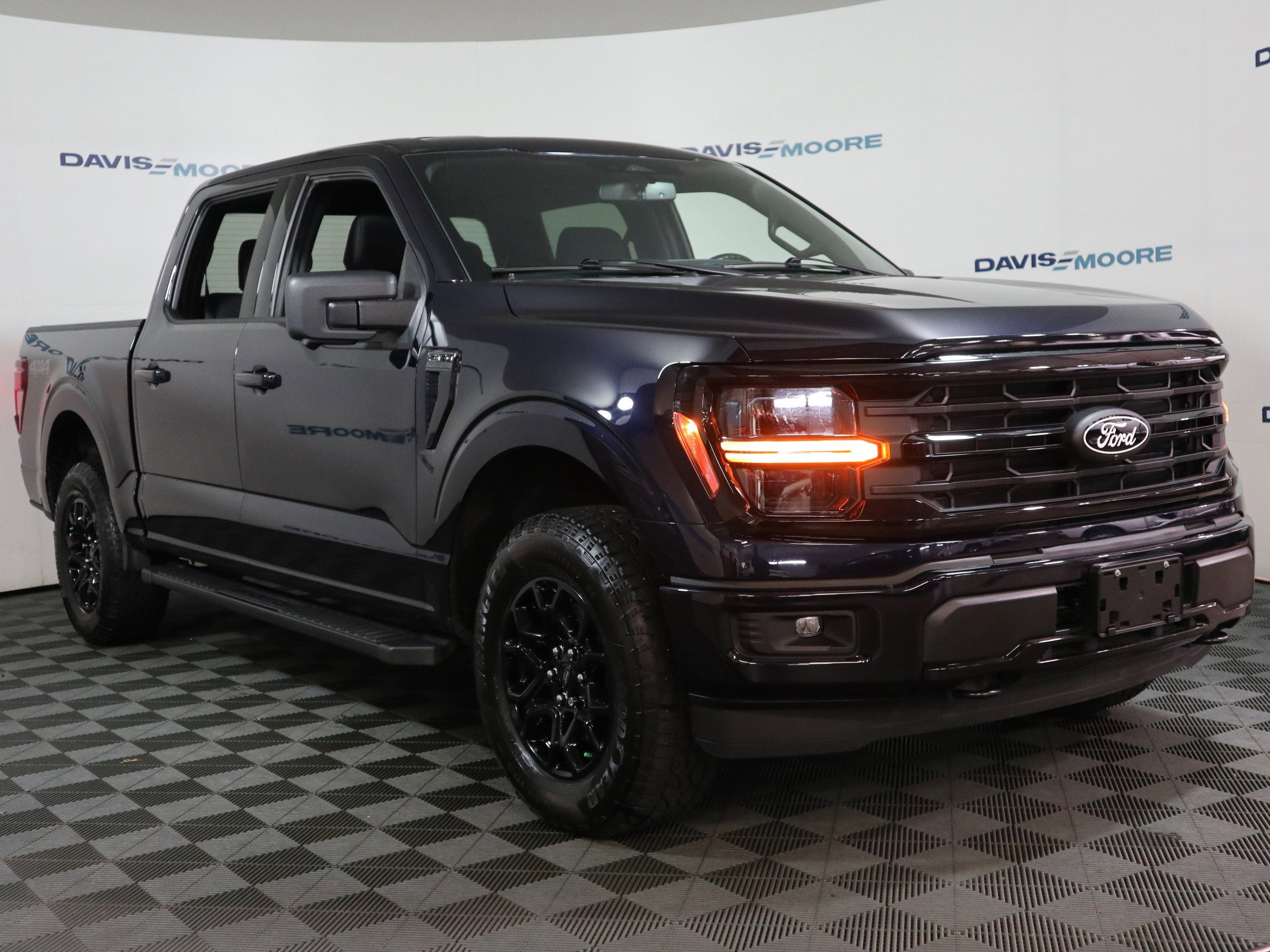 Used 2024 Ford F150 XLT w/ XLT Black Appearance Package image 2