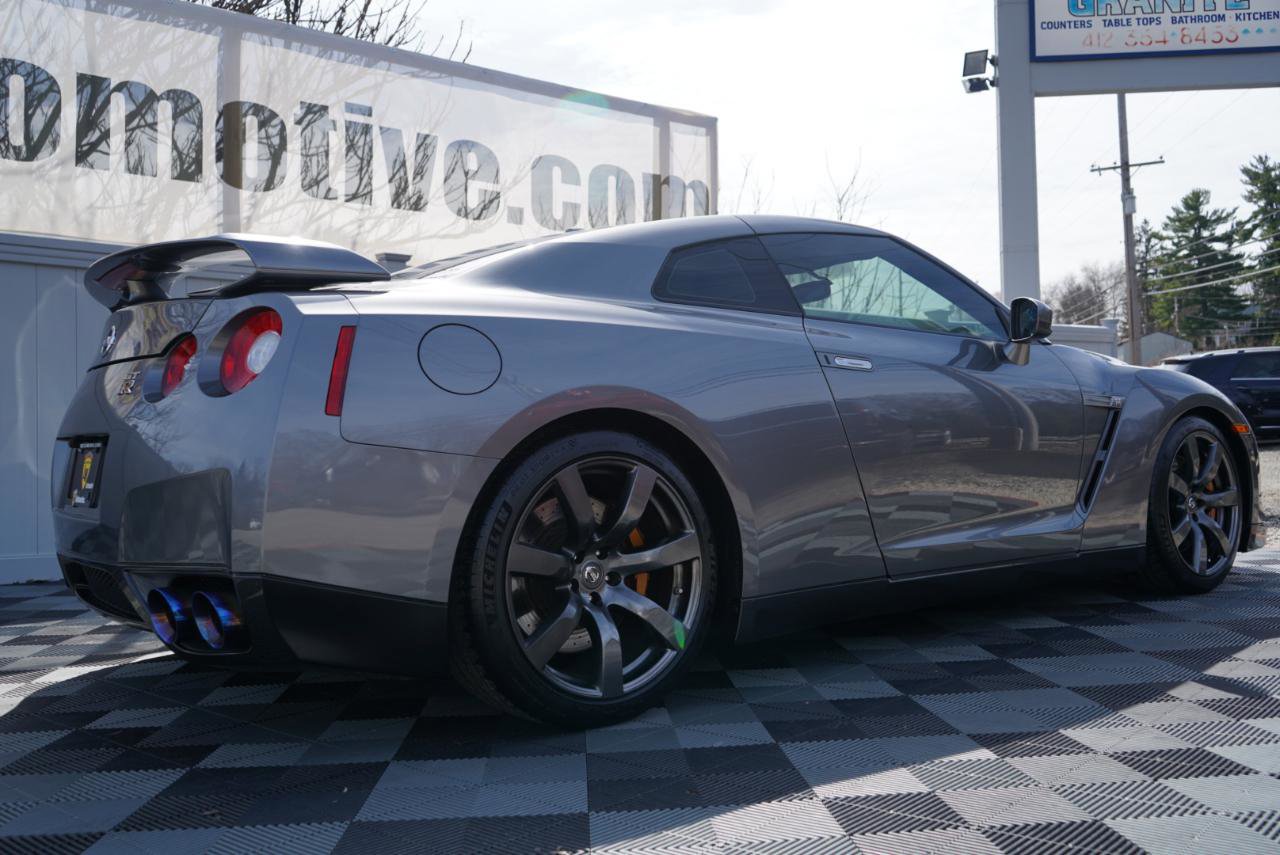 Used 2010 Nissan GT-R Premium image 6