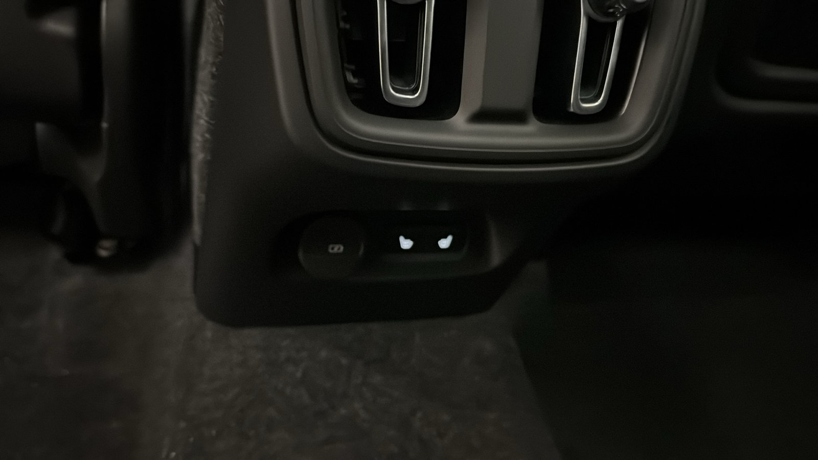 New 2026 Volvo XC40 B5 Ultra w/ Climate Package AWD/4WD image 28