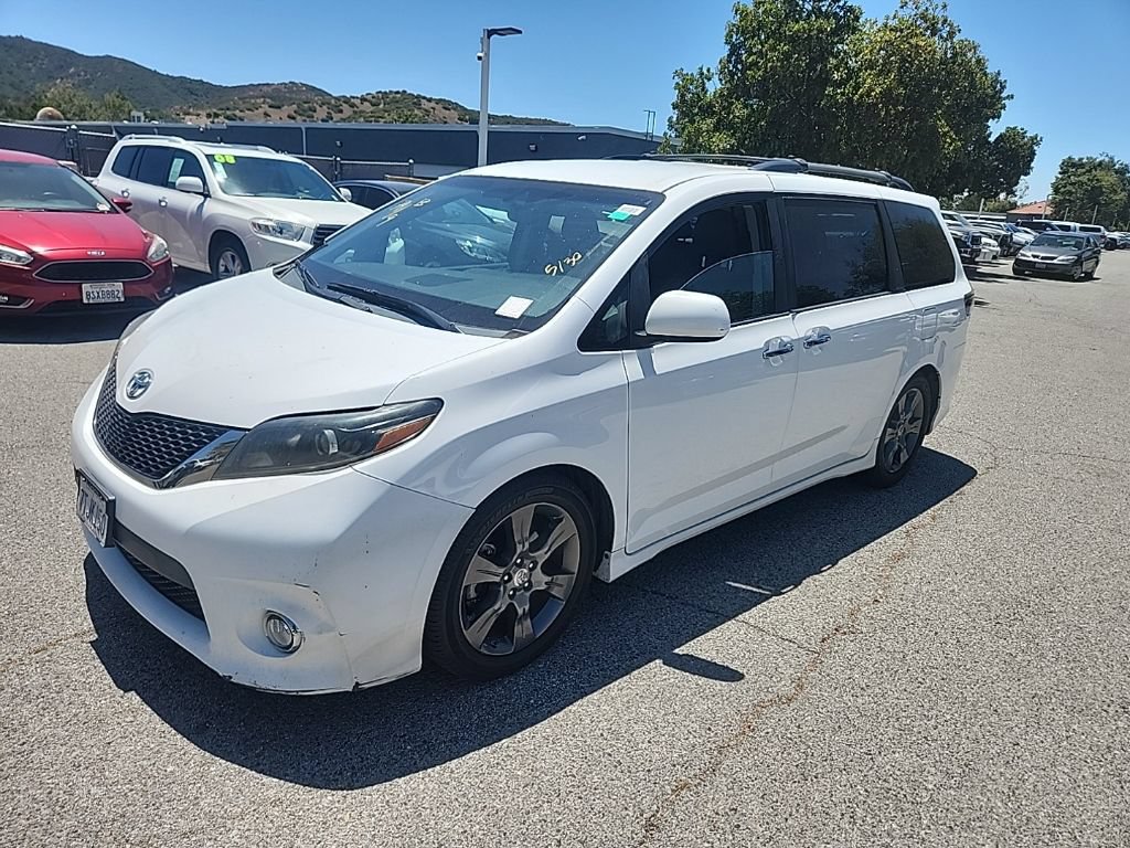 Used 2016 Toyota Sienna SE