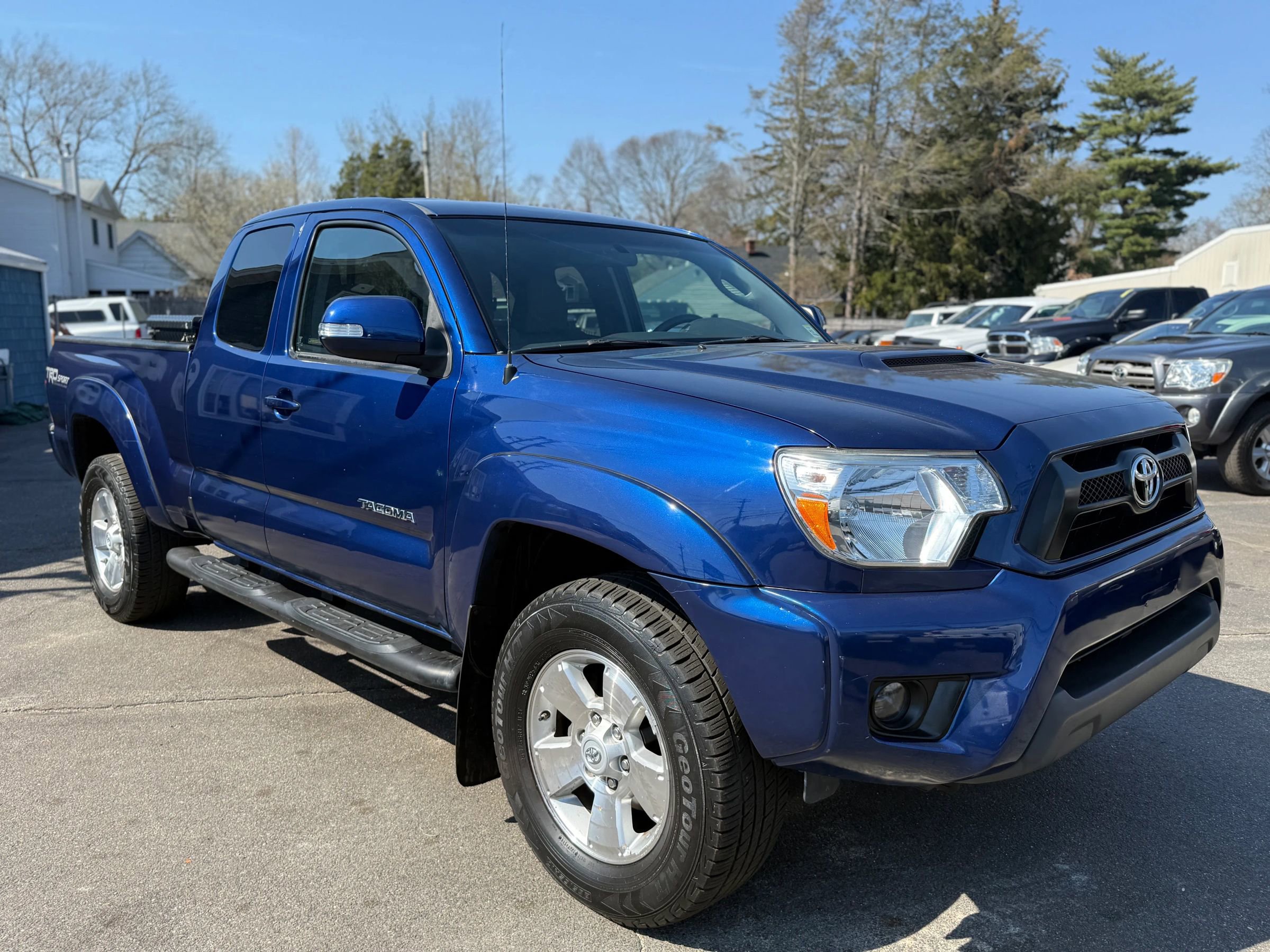 Used 2015 Toyota Tacoma 4x4 Access Cab V6 w/ TRD Sport Package image 9