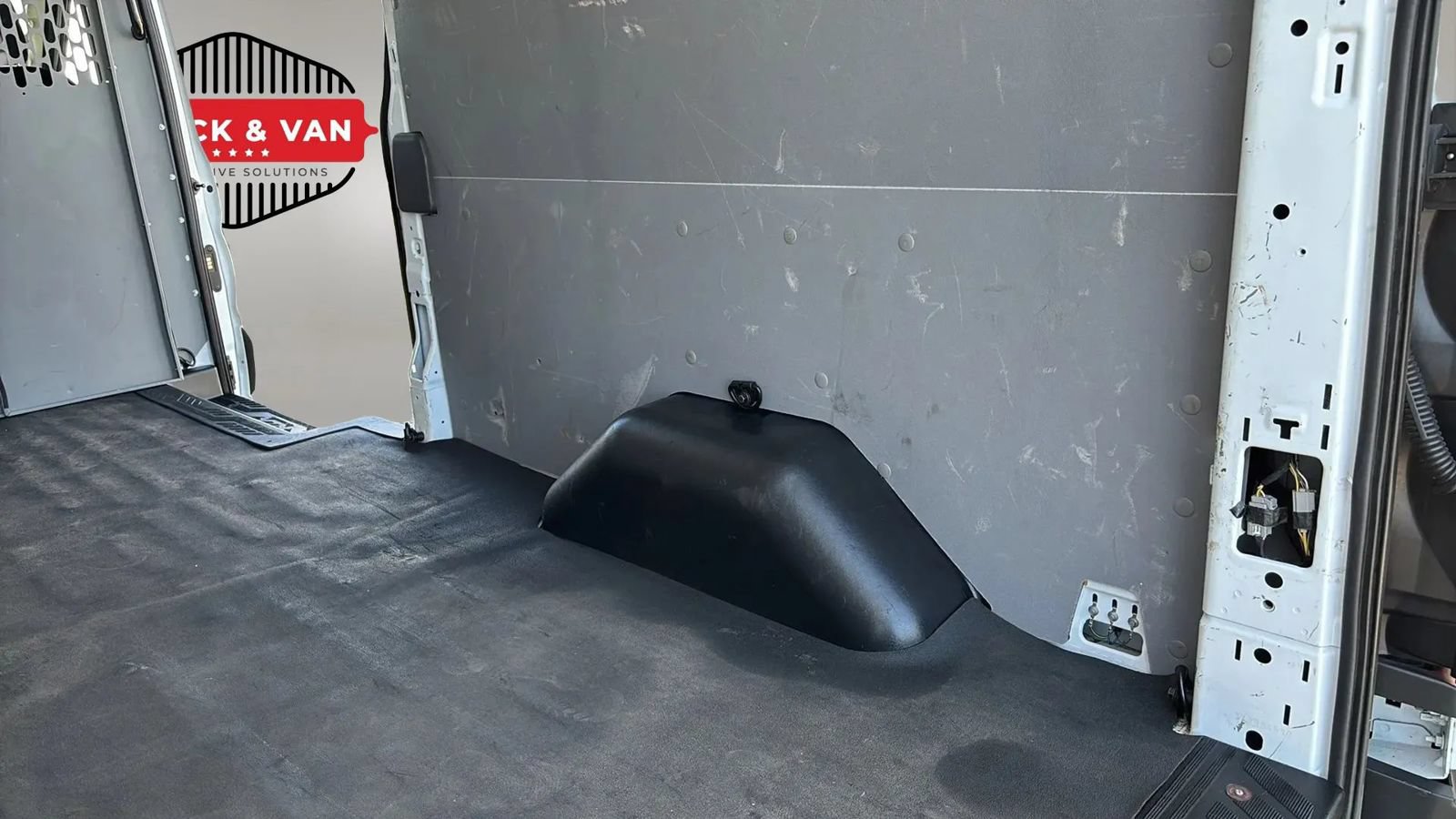 Used 2020 Ford Transit 250 Medium Roof RWD image 34