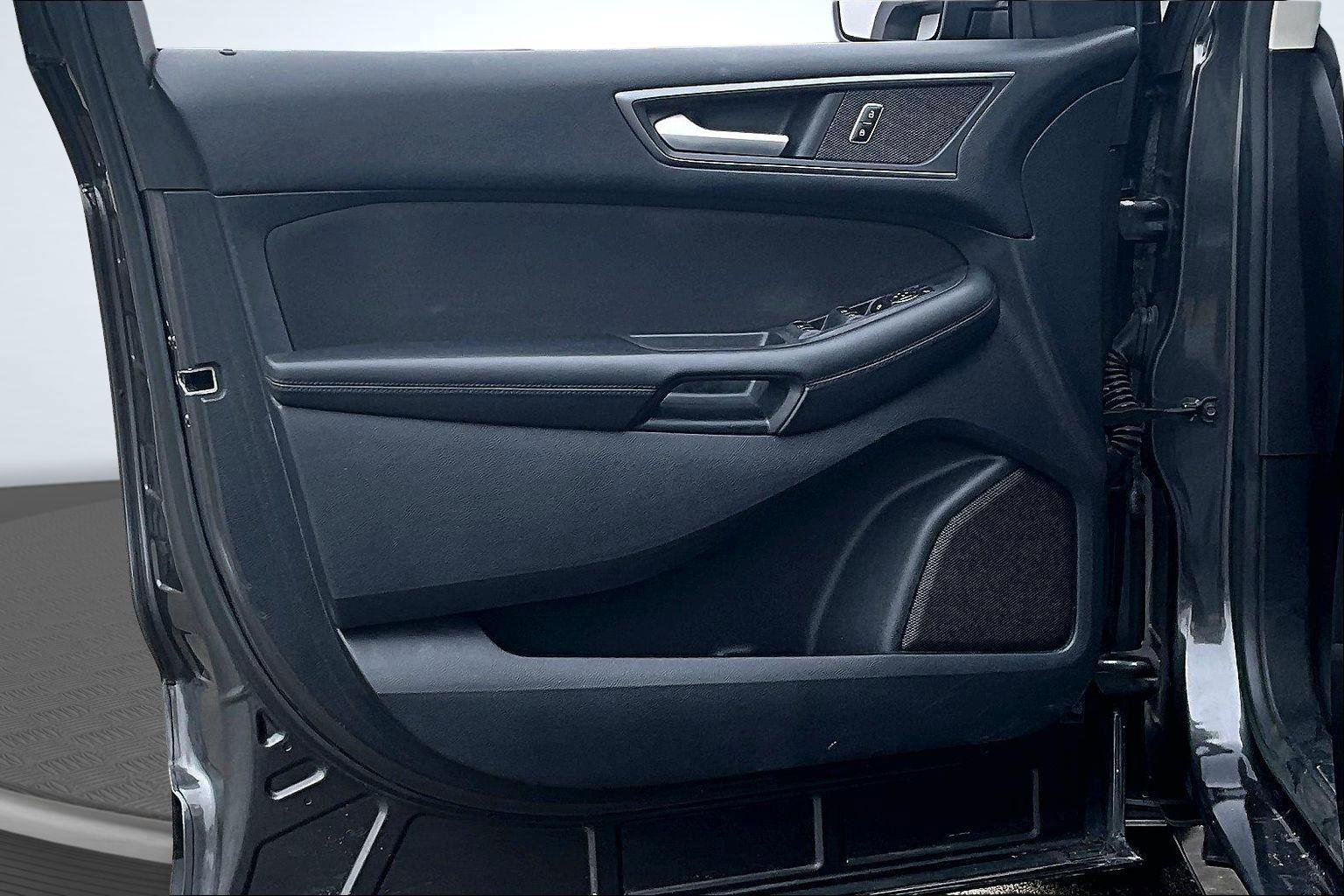 Used 2015 Ford Edge SE image 22