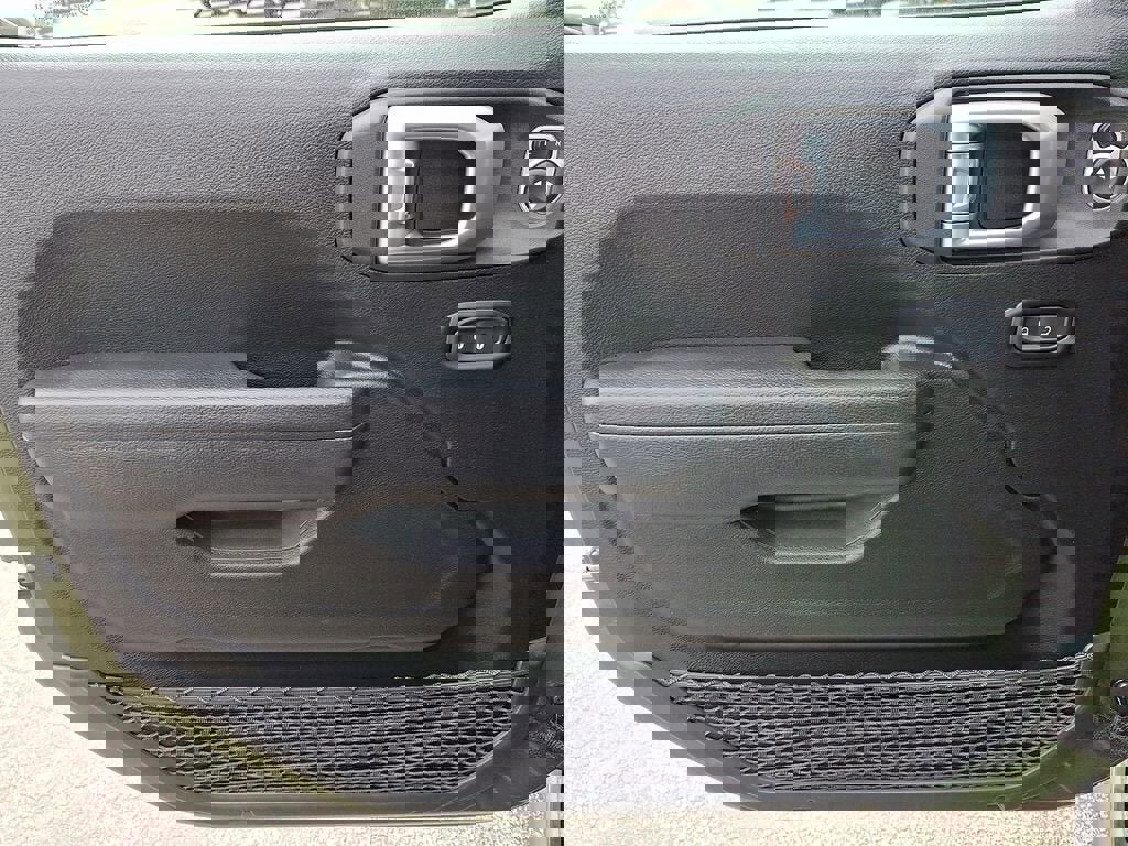 Used 2022 Jeep Wrangler Unlimited Rubicon w/ Steel Bumper Group image 13