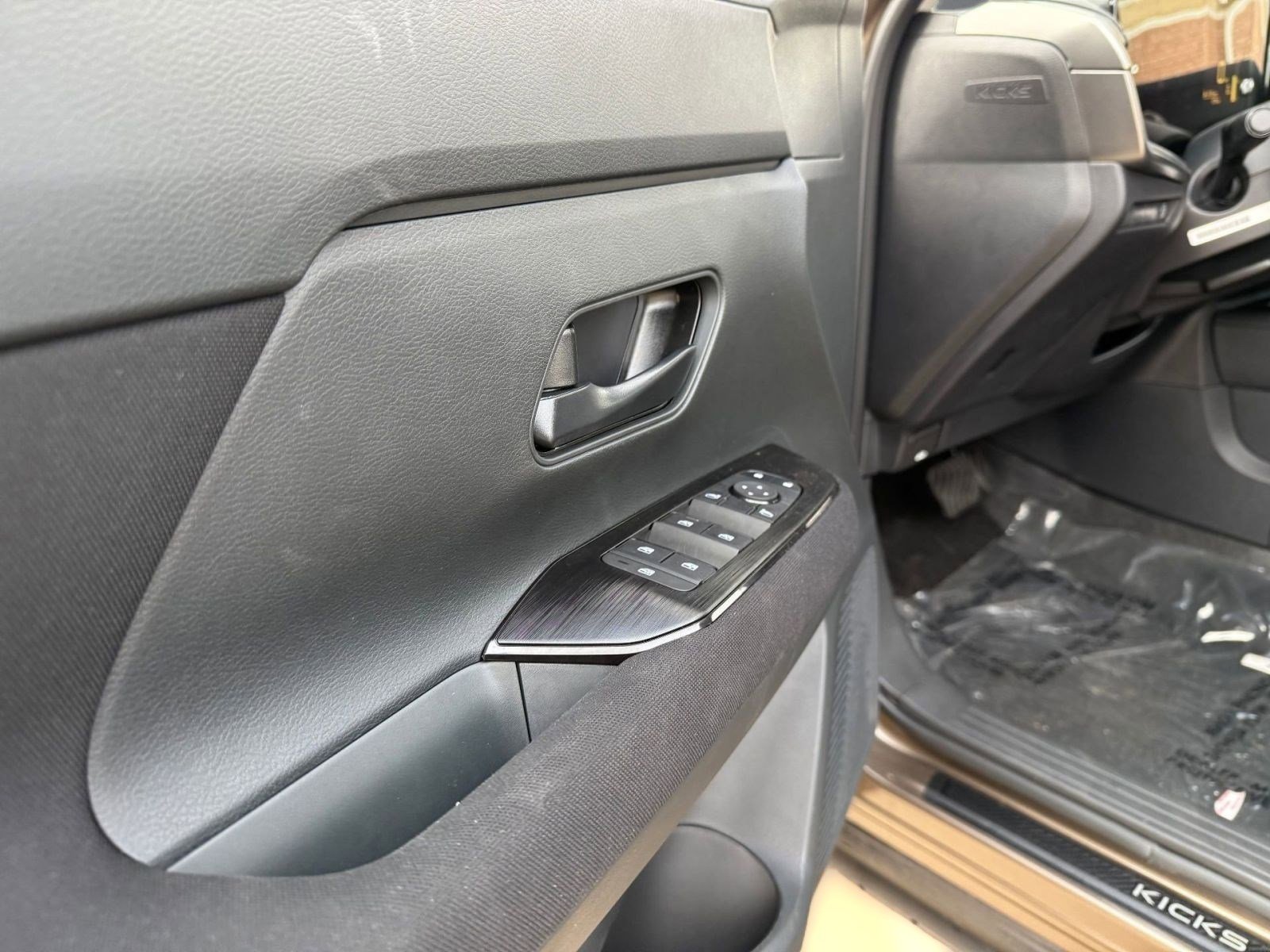 New 2026 Nissan Kicks SR w/ Cold Weather Package image 11