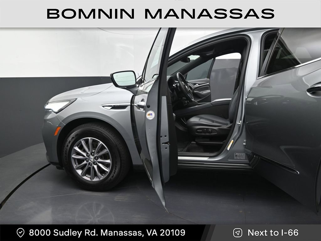 Used 2023 Buick Enclave Essence image 13