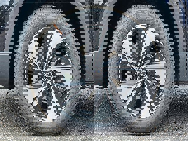 New 2025 Volkswagen Taos SE image 11